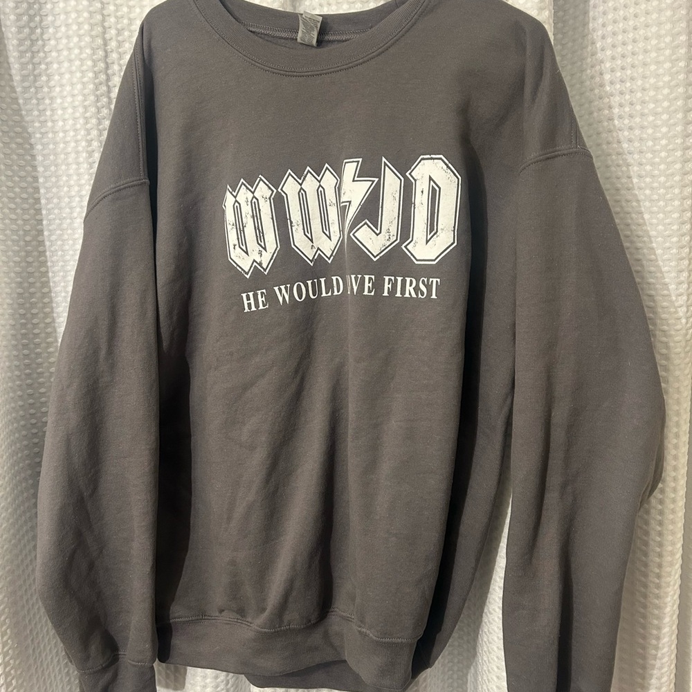Gildan Men's Gray Crewneck Sweater